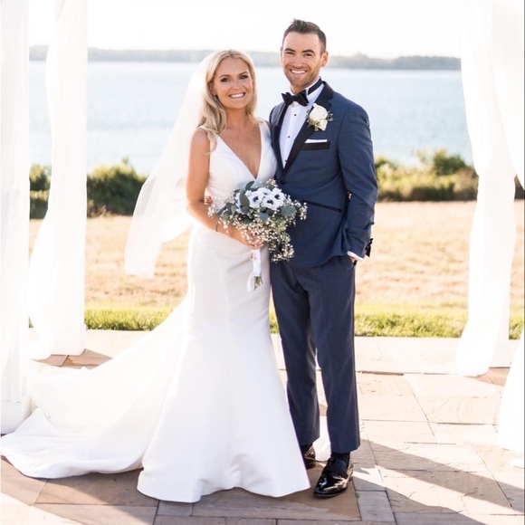 The Perfect Wedding Dress - Picture 4 of 7